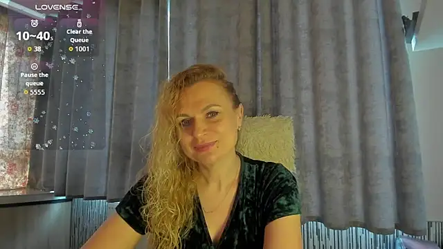 Snapshot of LanaLight_x chatting on May 22, 4:08 am LanaLight x online show from May 22, 4:08 am