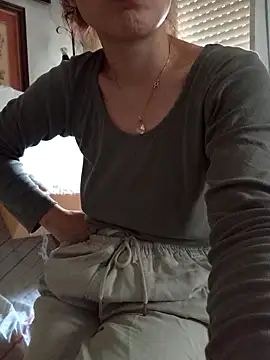 gatitachula93 online show from April 22, 6:42 pm