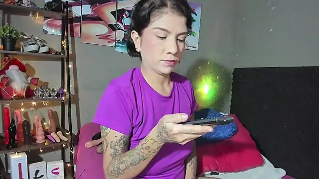 Snapshot of Shadia_Squirt chatting on October 21, 2:45 am Shadia Squirt online show from October 21, 2:45 am