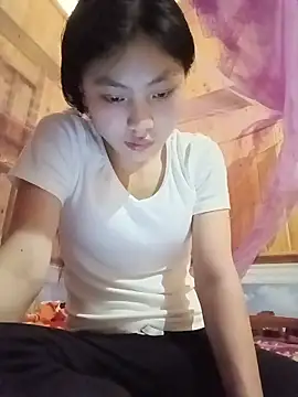 Snapshot of Hilary-123 chatting on May 18, 4:51 am Hilary-123 online show from May 18, 4:51 am