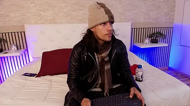 Snapshot of PatrickS25 chatting on December 15, 3:33 am PatrickS25 online show from December 15, 3:33 am