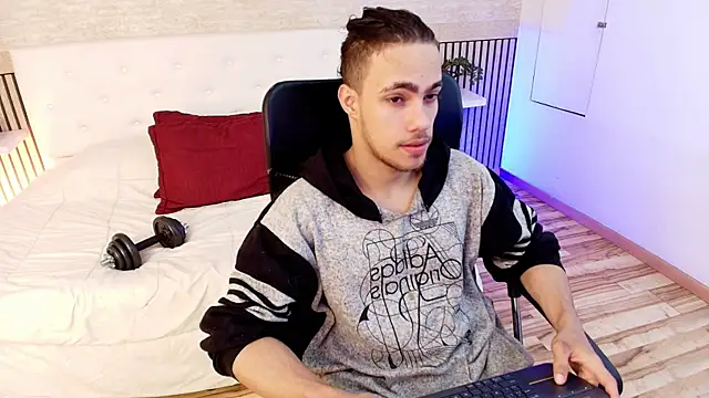 PatrickS25 online show from December 16, 3:44 am