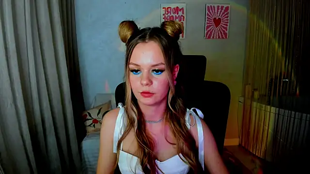 Snapshot of MidnighteAura chatting on March 1, 7:38 pm MidnighteAura online show from March 1, 7:38 pm