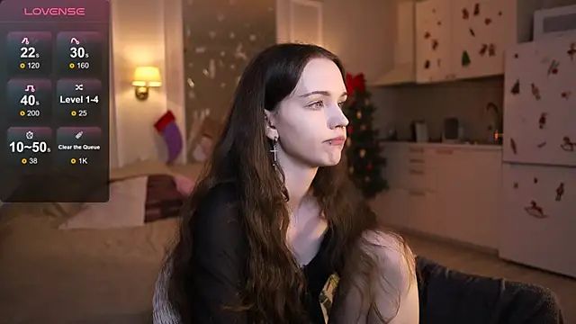 Snapshot of lunaice__ chatting on December 17, 10:21 am lunaice online show from December 17, 10:21 am