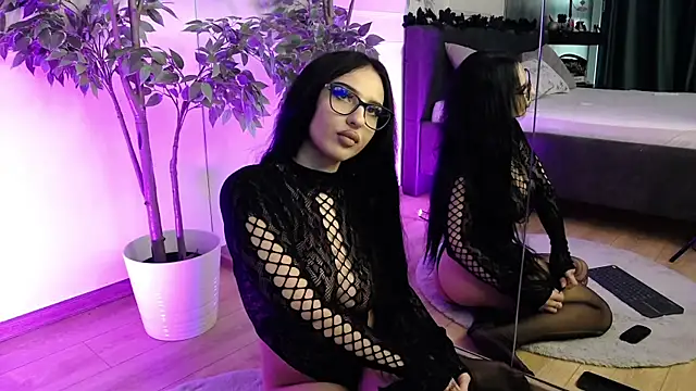 Snapshot of RavenFoxxy chatting on December 2, 6:52 am RavenFoxxy online show from December 2, 6:52 am