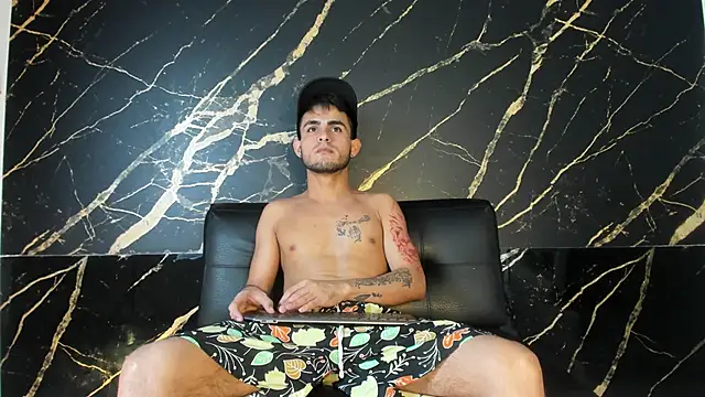 Snapshot of master_king_777 chatting on December 17, 10:49 pm master king 777 online show from December 17, 10:49 pm