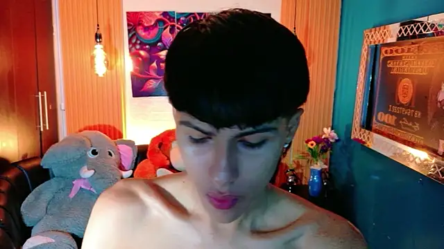 Snapshot of StormLuxX chatting on May 6, 12:32 pm StormLuxX online show from May 6, 12:32 pm