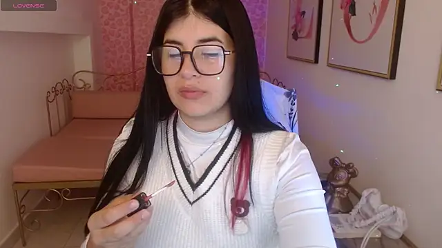 Nina harpper  online show from March 28, 1:11 pm