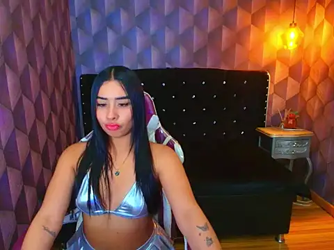 Snapshot of ScarlettDreew chatting on December 5, 4:43 am ScarlettDreew online show from December 5, 4:43 am