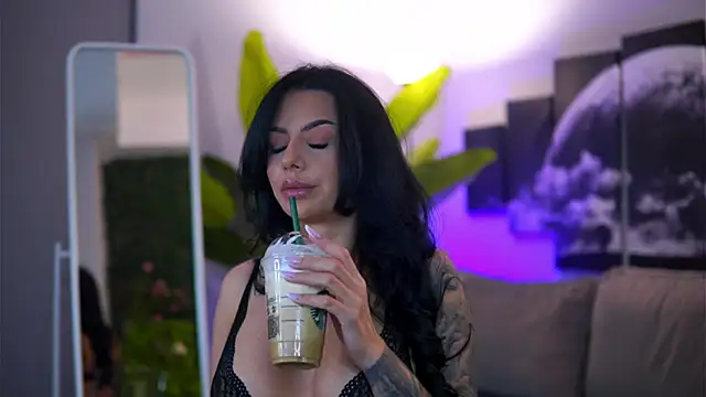 Ivy Trix online show from February 4, 7:09 pm