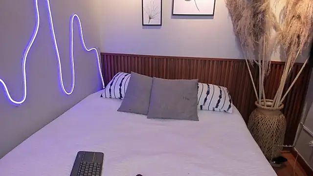 MIAROGGERSS online show from January 17, 3:00 am