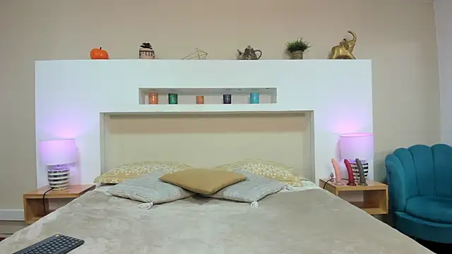 Snapshot of AnikaRomanoff_ chatting on December 3, 12:47 pm AnikaRomanoff online show from December 3, 12:47 pm