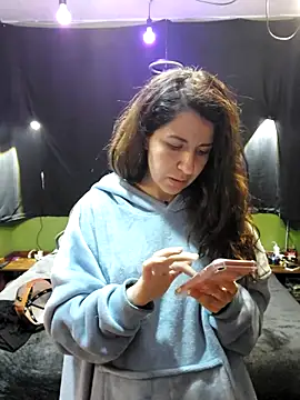 Snapshot of NatyMia chatting on December 14, 1:44 am NatyMia online show from December 14, 1:44 am