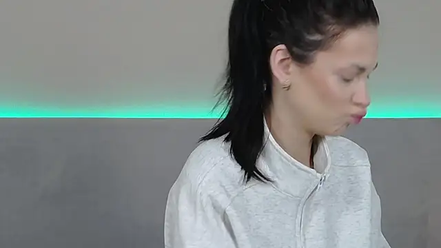 RachaelMils online show from March 29, 4:01 am