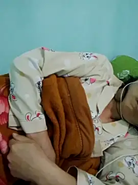 Snapshot of Lili-123k chatting on December 15, 1:15 pm Lili-123k online show from December 15, 1:15 pm