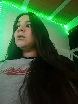 Snapshot of sky_rose33 chatting on December 19, 7:59 am sky rose33 online show from December 19, 7:59 am