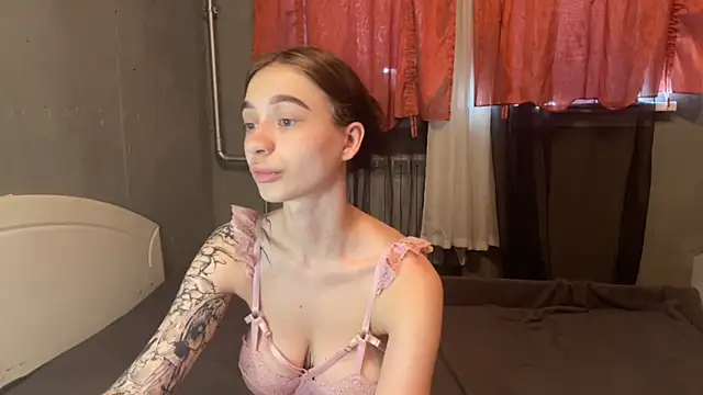 Snapshot of imChatty_Alice chatting on June 23, 7:17 am imChatty Alice online show from June 23, 7:17 am