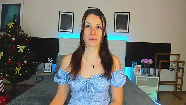 Snapshot of KiraNeeww chatting on January 8, 6:59 am KiraNeeww online show from January 8, 6:59 am