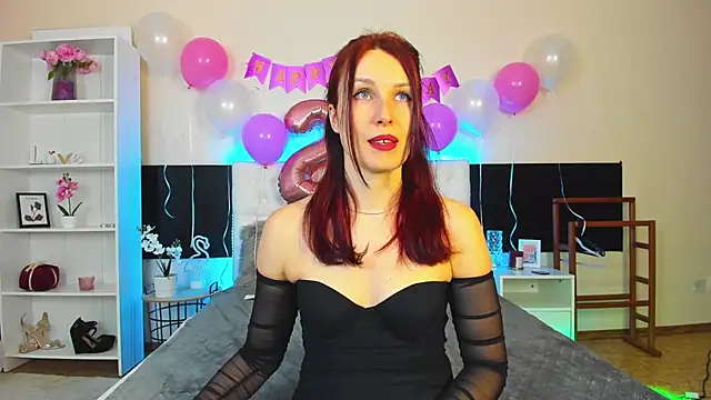 Snapshot of KiraNeeww chatting on February 27, 6:02 am KiraNeeww online show from February 27, 6:02 am