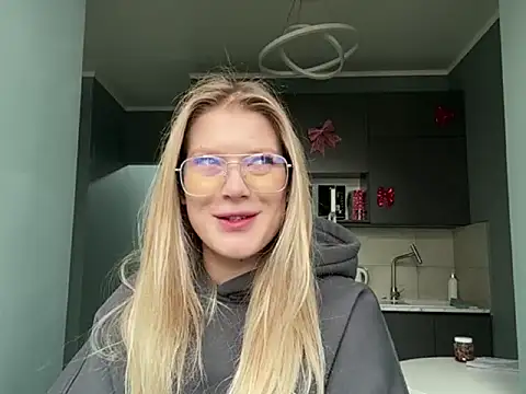 Sora Wayde online show from December 20, 4:30 am