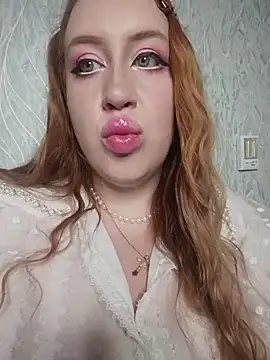 ElonaFox online show from December 5, 3:30 pm