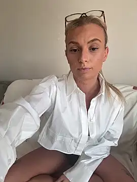 Blonde BambiXX online show from March 10, 11:04 am