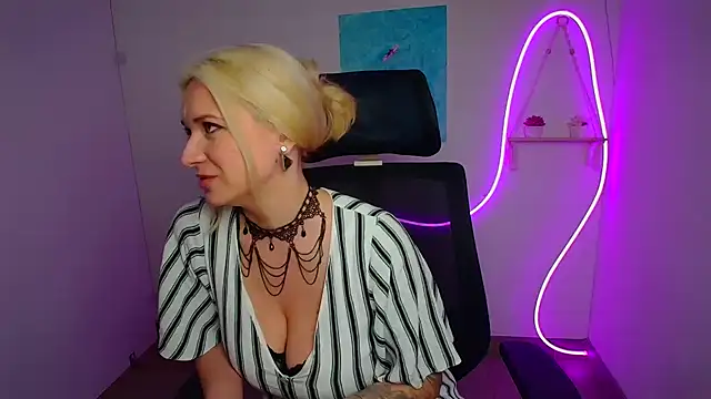 Melodie Aster online show from April 3, 11:41 am