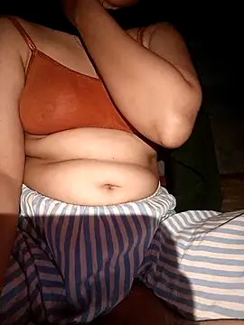 Snapshot of hottyrose69 chatting on December 3, 4:53 am hottyrose69 online show from December 3, 4:53 am