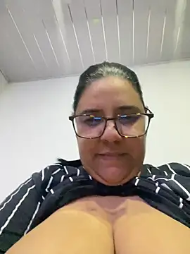 Snapshot of Carameloswing1 chatting on May 3, 12:27 am Carameloswing1 online show from May 3, 12:27 am