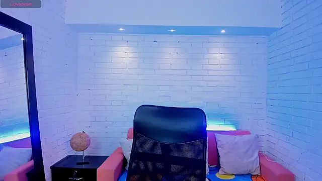 TiffanyHoustton online show from February 25, 12:04 pm