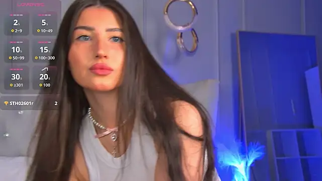 LisaDeviss online show from April 18, 1:04 pm