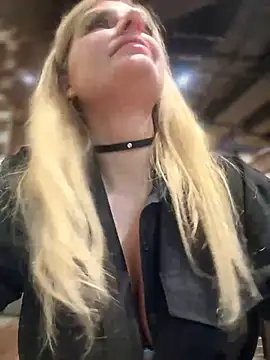 Snapshot of Betsy chatting on December 18, 1:45 pm Betsy online show from December 18, 1:45 pm