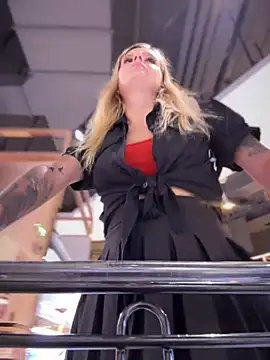 Snapshot of Betsy chatting on January 19, 2:17 pm Betsy online show from January 19, 2:17 pm