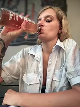 Snapshot of Betsy chatting on January 20, 11:24 am Betsy online show from January 20, 11:24 am