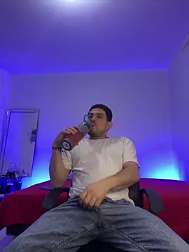 williamsmiiths16 online show from April 20, 10:07 am