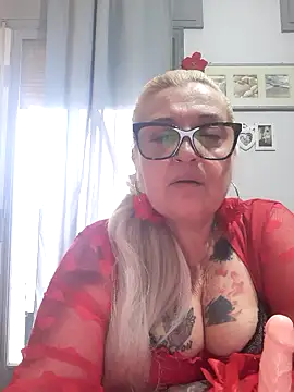 Snapshot of athena80_sexy chatting on December 4, 1:53 pm athena80 sexy online show from December 4, 1:53 pm