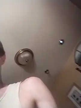 bigjohnson2914 online show from May 2, 3:44 am