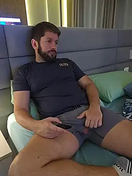 Snapshot of RipMyUnderwear chatting on June 15, 1:24 pm RipMyUnderwear online show from June 15, 1:24 pm