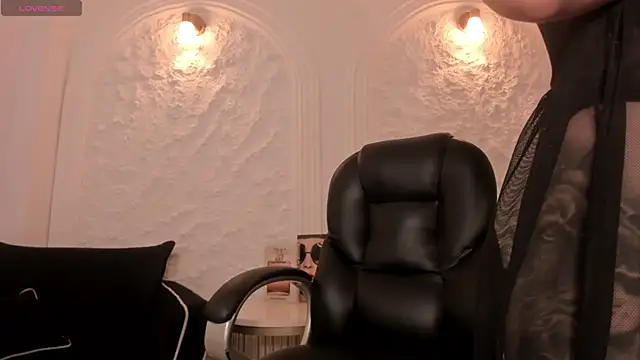 MadisonKane online show from April 5, 11:18 am