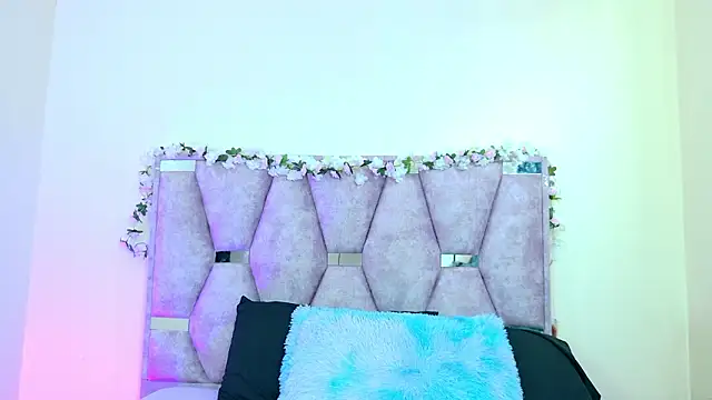 iris and damian online show from March 24, 5:18 pm