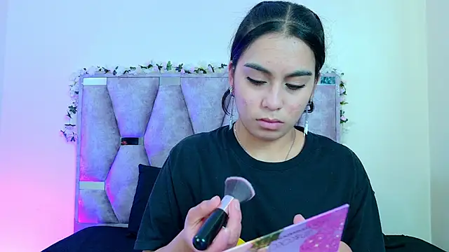 iris and damian online show from April 7, 5:13 pm