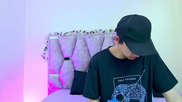 iris and damian online show from April 14, 5:30 pm