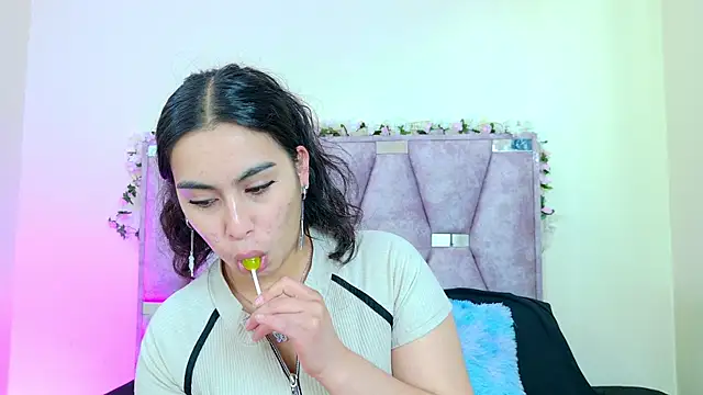 iris and damian online show from April 21, 5:17 pm