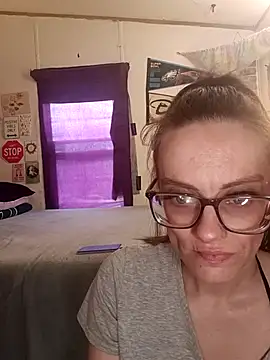 snowbird1117 online show from April 12, 11:32 pm