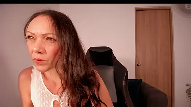 Cleoember  online show from December 18, 11:55 pm