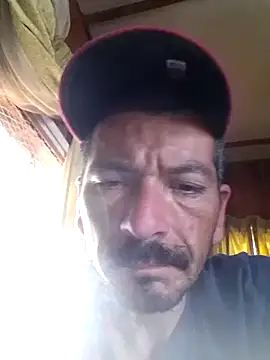 Snapshot of Guero0751@xh chatting on December 18, 10:46 pm Guero0751xh online show from December 18, 10:46 pm