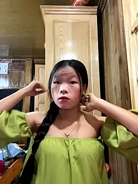 Snapshot of Heni-a chatting on December 17, 7:03 am Heni-a online show from December 17, 7:03 am