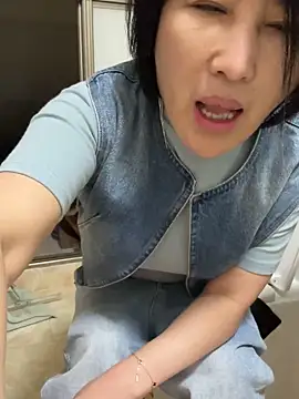 Snapshot of luckybaby666999 chatting on May 5, 9:12 pm luckybaby666999 online show from May 5, 9:12 pm