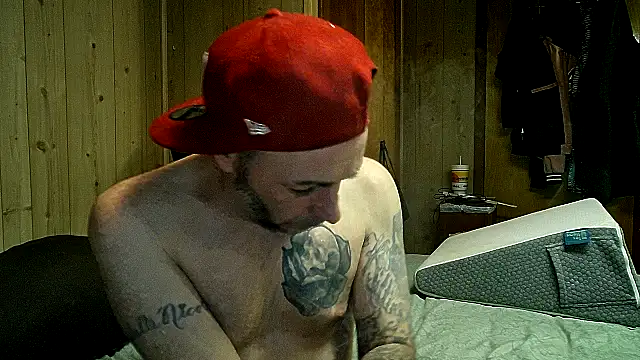 Snapshot of 8point5guy chatting on December 17, 5:57 am 8point5guy online show from December 17, 5:57 am