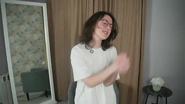 Snapshot of ChongFefer chatting on December 4, 11:30 am ChongFefer online show from December 4, 11:30 am